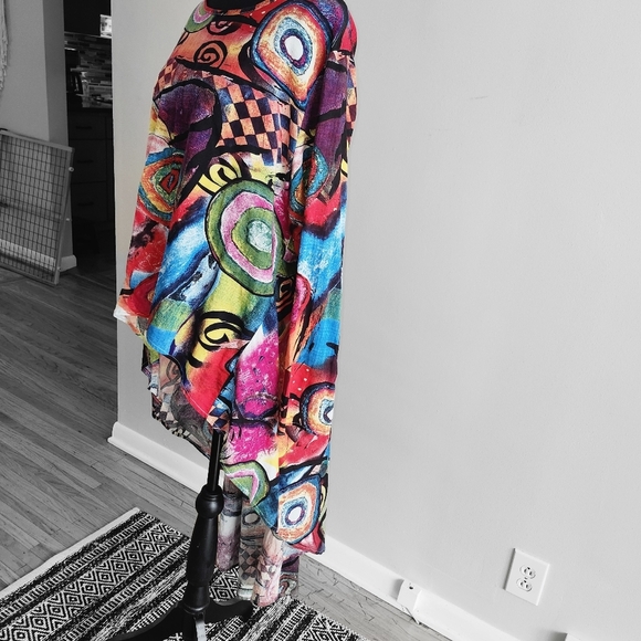 Unique and eye catching hi low top - Picture 5 of 5